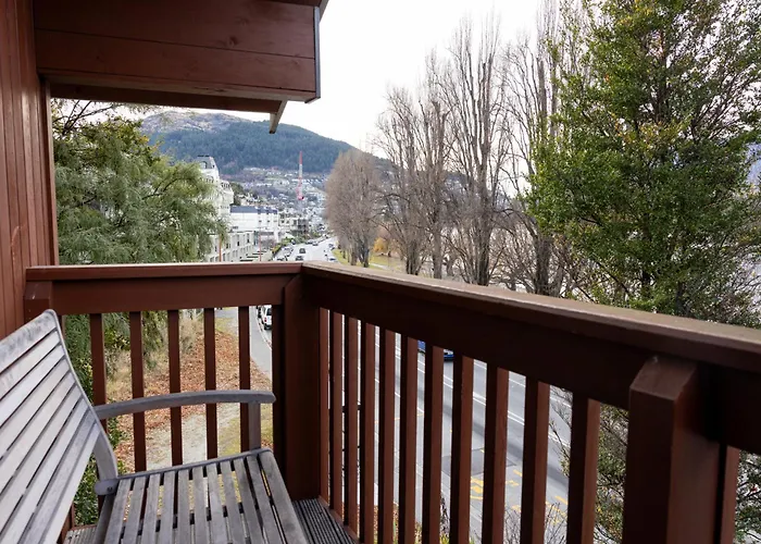 Haka House Queenstown Lakefront